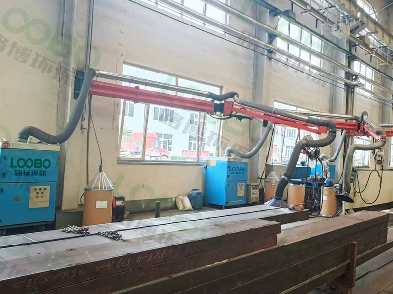 靈活旋轉(zhuǎn)，高效捕集焊接煙塵，萬向吸氣臂讓煙塵無處可逃