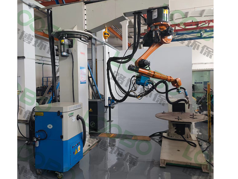 從源頭凈化到多效保障：焊接機(jī)器人除塵設(shè)備，自動化焊接生產(chǎn)線的 “清道夫”